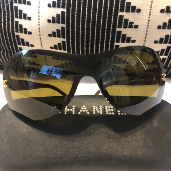 Chanel Suglasses - Picture 1 of 4
